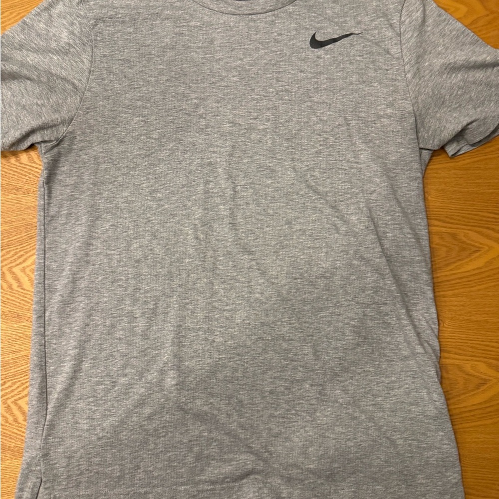 Nike Men's Heather Gray Short Sleeve Tee
